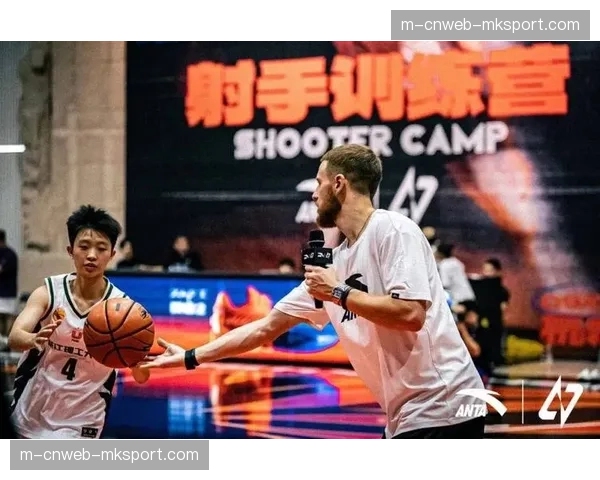 NCAA冠军队成员现身NBA赛场，接受主场球迷致敬